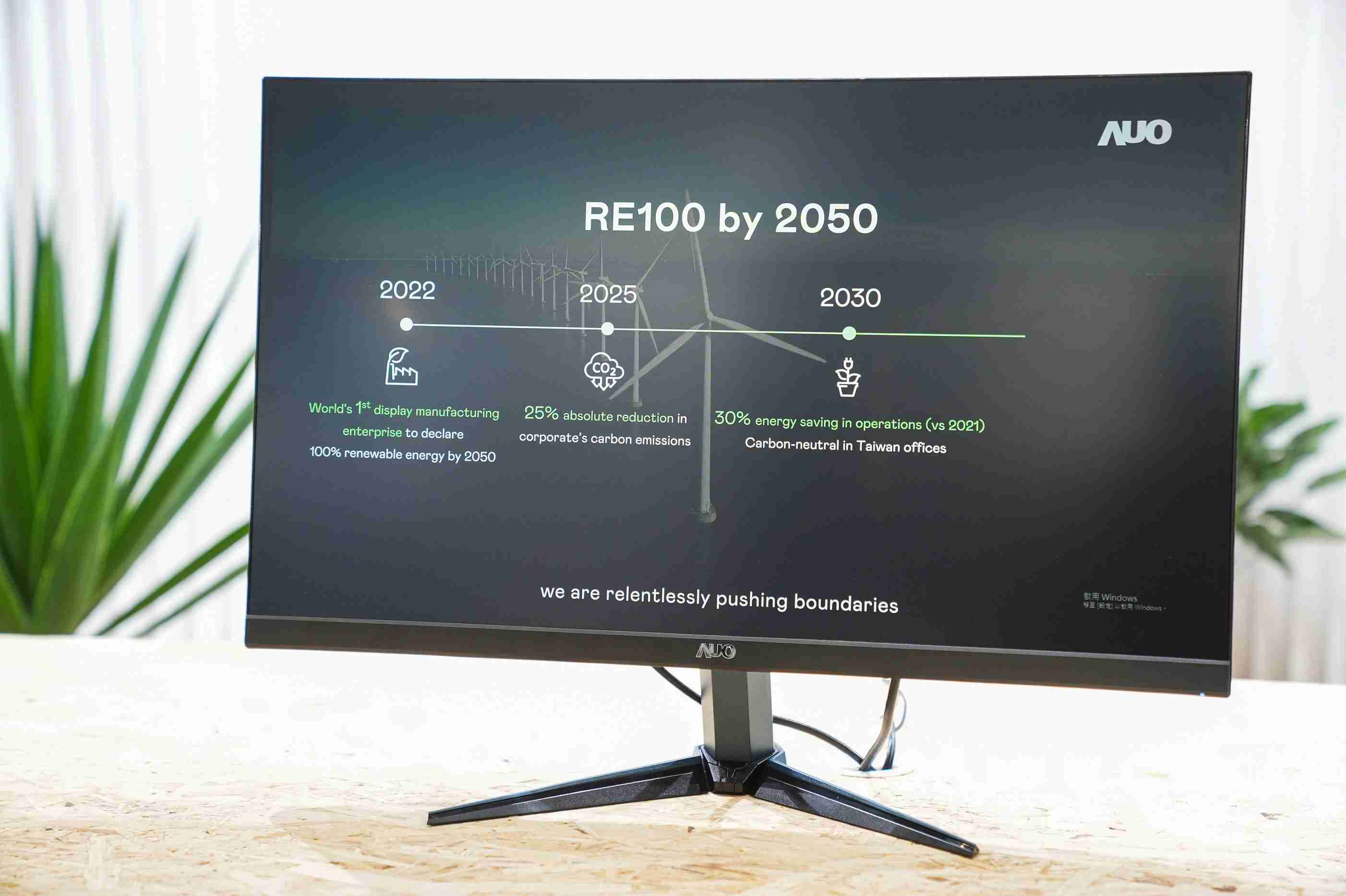 万利关注产品生命周期各阶段的永续性，，携手客户、、、供货商实践永续原物料，，，积极将再生原物料导入绿色产品，，在DJSI永续原物料项目获得同产业最高分