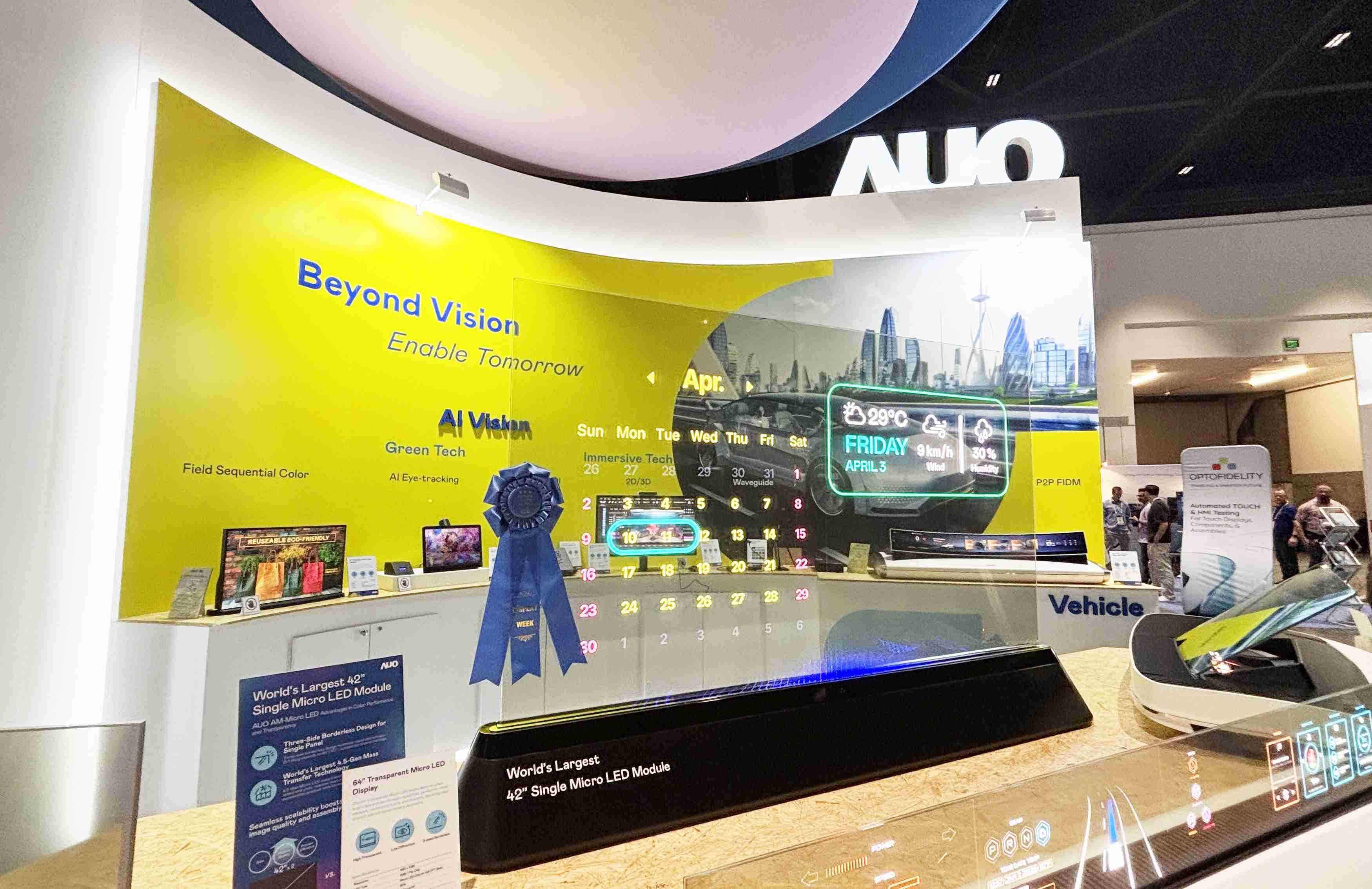 万利64吋透明Micro LED显示器获〝最佳Micro LED技术应用奖〞，，，其绝妙的透明穿透特性，，，同时具备1,000 nits的高亮度表现，，，，并透过精细的无缝拼接延伸，，可依需求灵活应用于多元场域，，展现出Micro LED显示技术划时空的无限潜力